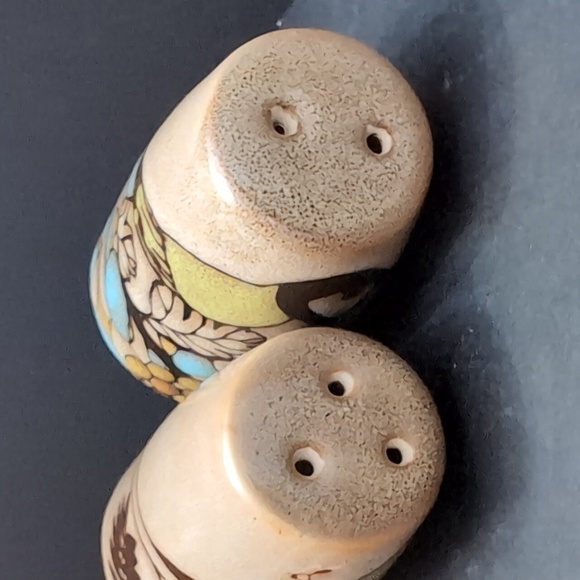 Colorful Ceramic Bird Salt/ Pepper Shakers. - Picture 7 of 8